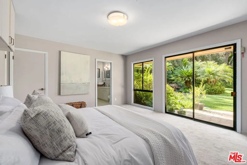 Los Angeles, California 90024, United States, 5 Bedrooms Bedrooms, ,4 BathroomsBathrooms,Residential,Active,179473