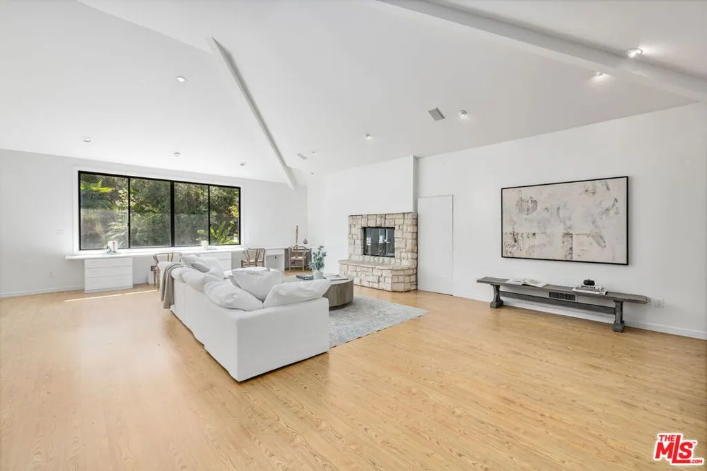 Los Angeles, California 90024, United States, 5 Bedrooms Bedrooms, ,4 BathroomsBathrooms,Residential,Active,179473