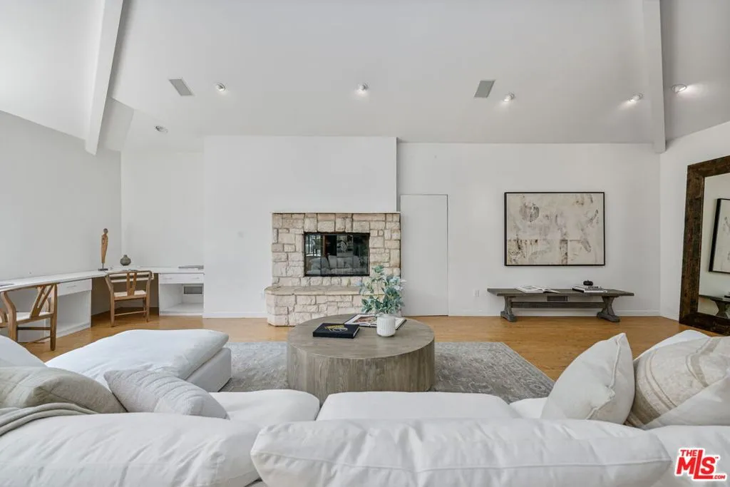 Los Angeles, California 90024, United States, 5 Bedrooms Bedrooms, ,4 BathroomsBathrooms,Residential,Active,179473