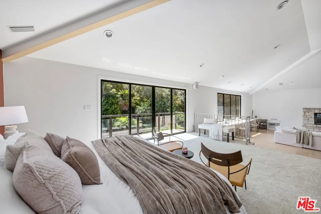 Los Angeles, California 90024, United States, 5 Bedrooms Bedrooms, ,4 BathroomsBathrooms,Residential,Active,179473