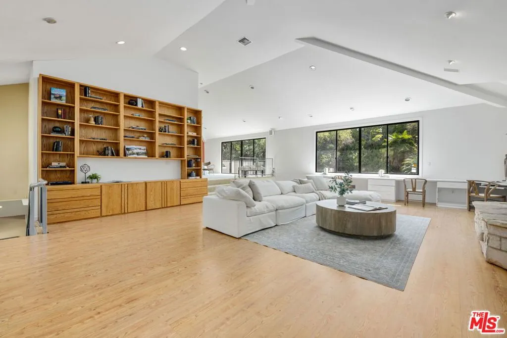 Los Angeles, California 90024, United States, 5 Bedrooms Bedrooms, ,4 BathroomsBathrooms,Residential,Active,179473