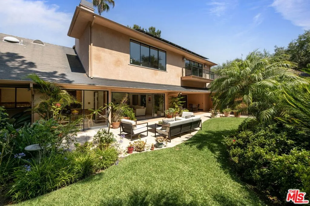 Los Angeles, California 90024, United States, 5 Bedrooms Bedrooms, ,4 BathroomsBathrooms,Residential,Active,179473
