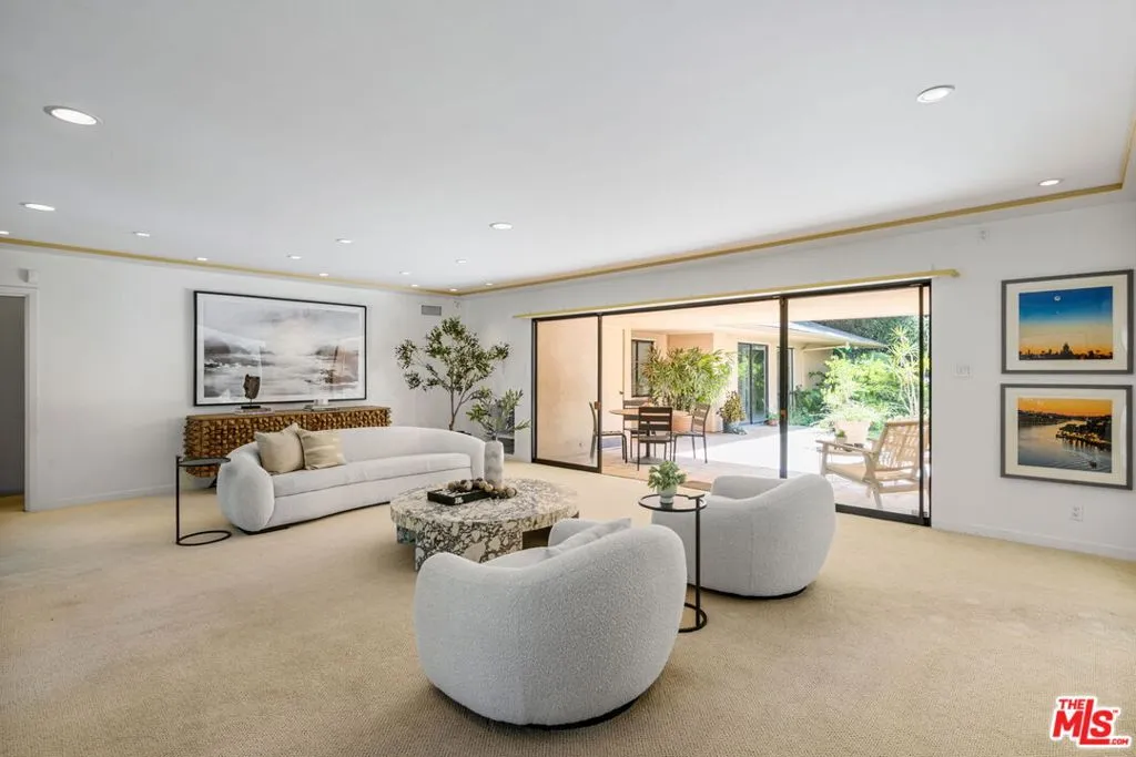 Los Angeles, California 90024, United States, 5 Bedrooms Bedrooms, ,4 BathroomsBathrooms,Residential,Active,179473