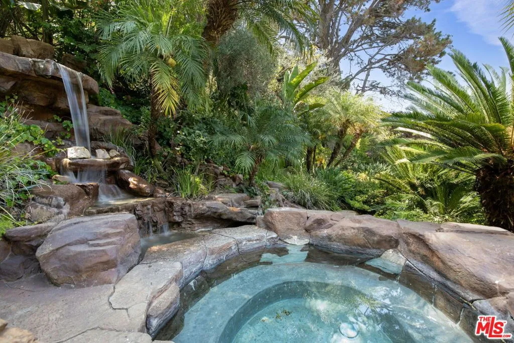 Los Angeles, California 90024, United States, 5 Bedrooms Bedrooms, ,4 BathroomsBathrooms,Residential,Active,179473