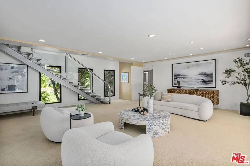 Los Angeles, California 90024, United States, 5 Bedrooms Bedrooms, ,4 BathroomsBathrooms,Residential,Active,179473