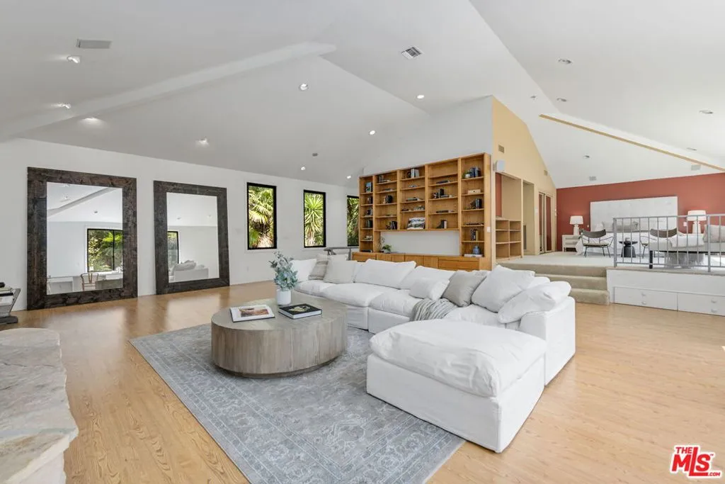 Los Angeles, California 90024, United States, 5 Bedrooms Bedrooms, ,4 BathroomsBathrooms,Residential,Active,179473