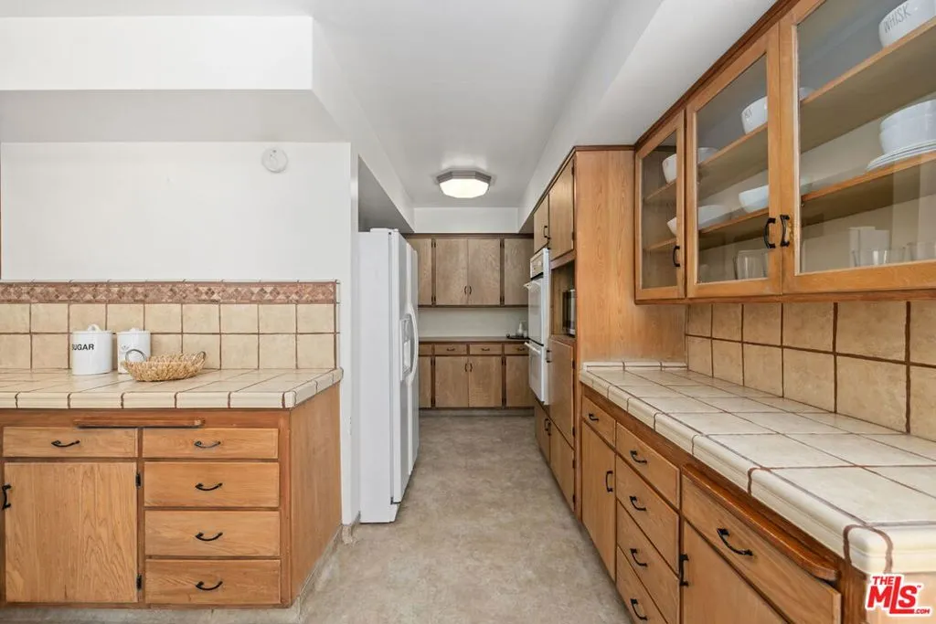 Los Angeles, California 90024, United States, 5 Bedrooms Bedrooms, ,4 BathroomsBathrooms,Residential,Active,179473