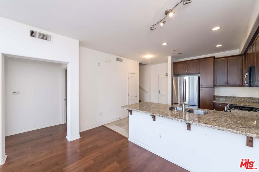 629 E Traction Avenue 442