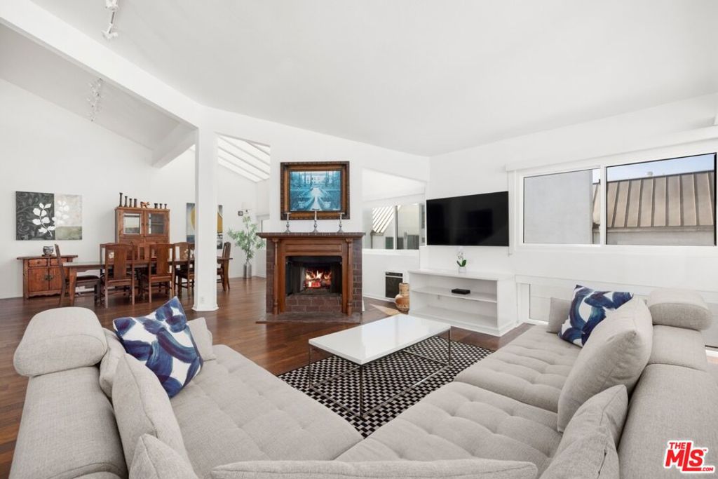 18 Union Jack Street 301