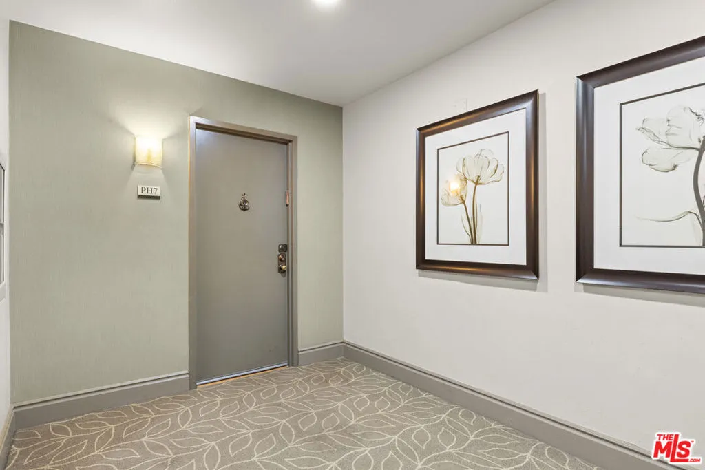 Los Angeles, California 90025, United States, 2 Bedrooms Bedrooms, ,2 BathroomsBathrooms,Residential,Pending,186172