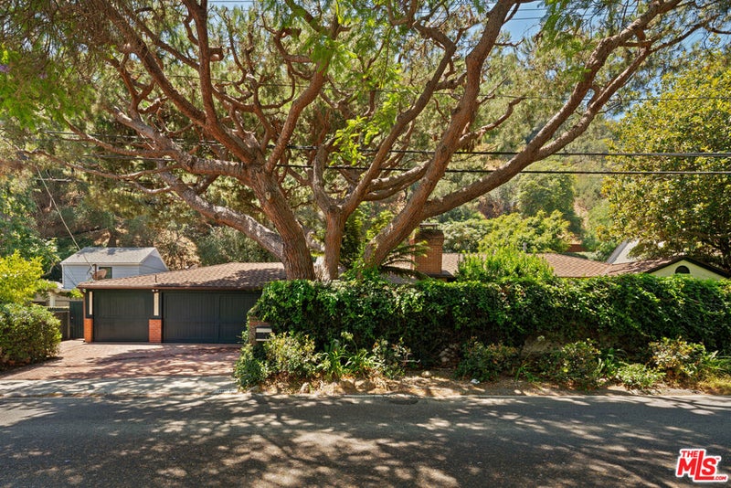 1821 Mandeville Canyon Road