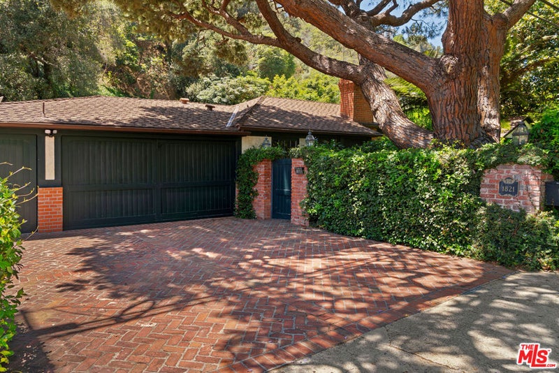 1821 Mandeville Canyon Road