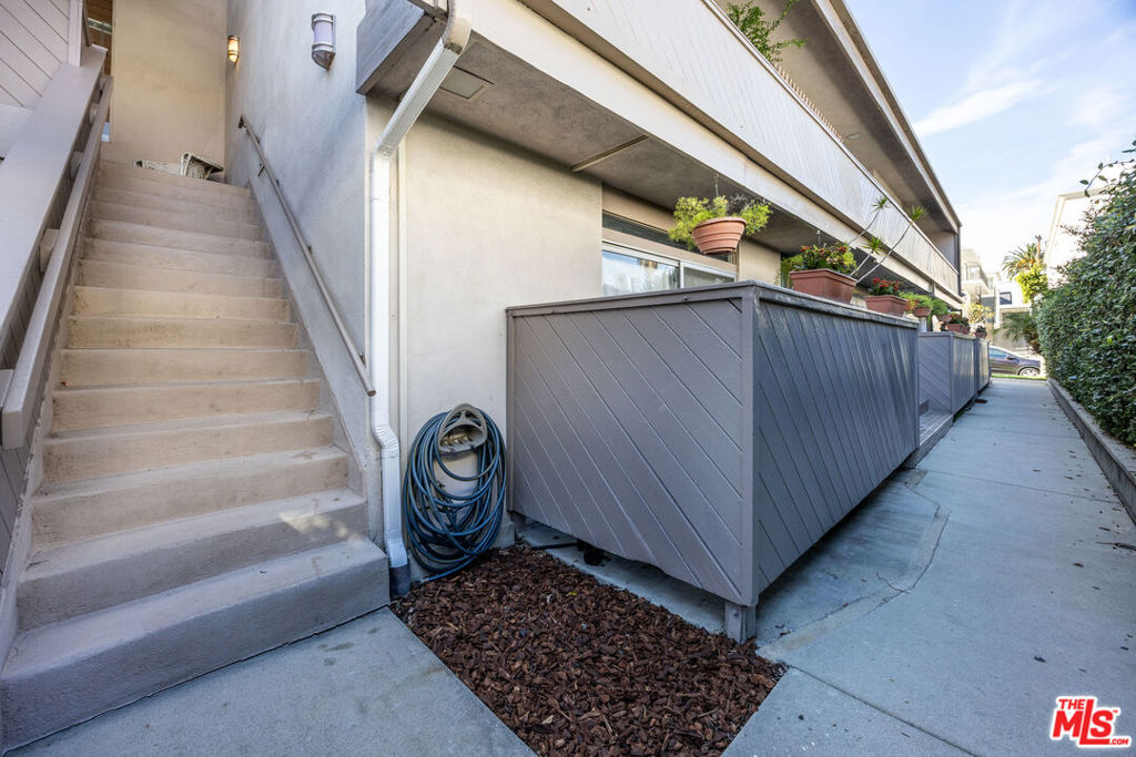 10396 Almayo Avenue 5