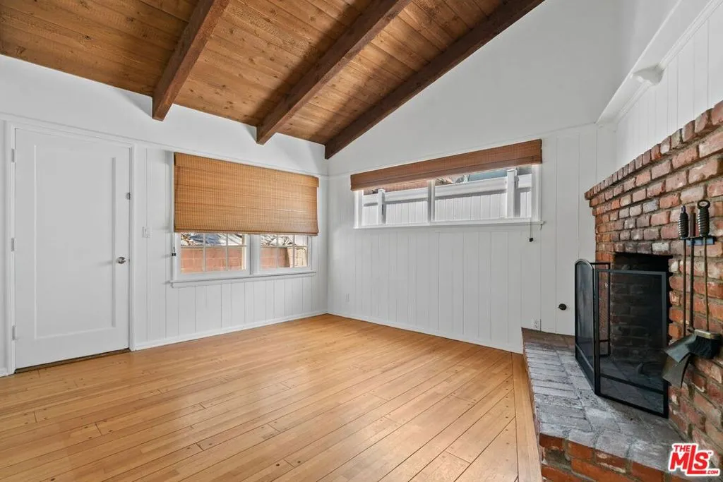 Los Angeles, California 90008, United States, 3 Bedrooms Bedrooms, ,2 BathroomsBathrooms,Residential,Active,196763