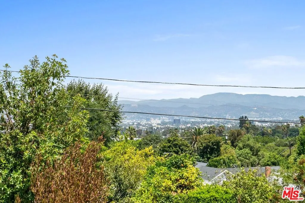 Los Angeles, California 90008, United States, 3 Bedrooms Bedrooms, ,2 BathroomsBathrooms,Residential,Active,196763