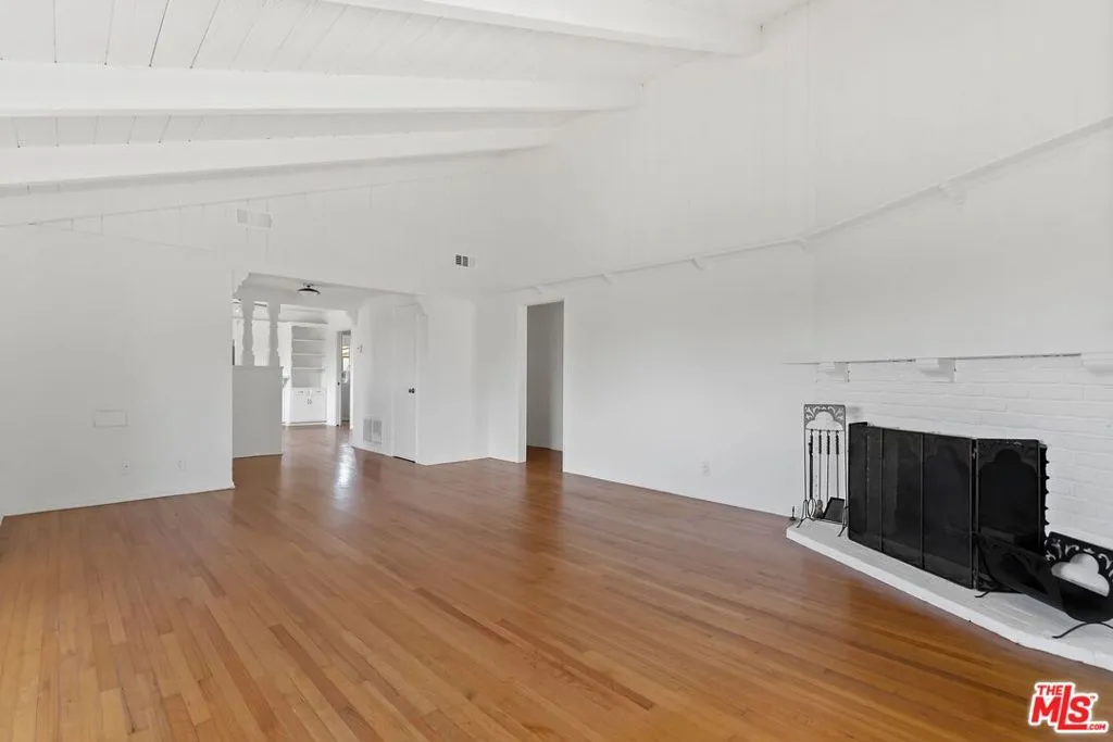 Los Angeles, California 90008, United States, 3 Bedrooms Bedrooms, ,2 BathroomsBathrooms,Residential,Active,196763