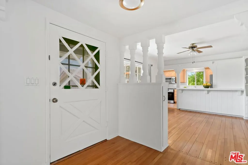 Los Angeles, California 90008, United States, 3 Bedrooms Bedrooms, ,2 BathroomsBathrooms,Residential,Active,196763