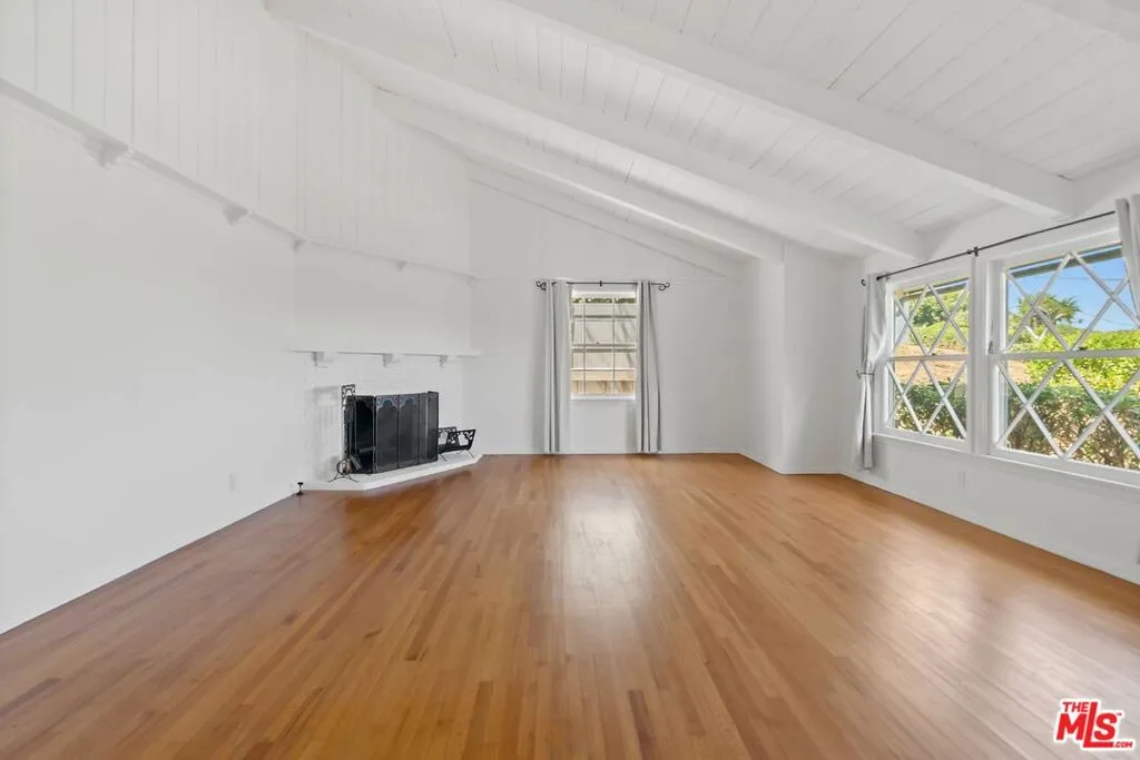 Los Angeles, California 90008, United States, 3 Bedrooms Bedrooms, ,2 BathroomsBathrooms,Residential,Active,196763