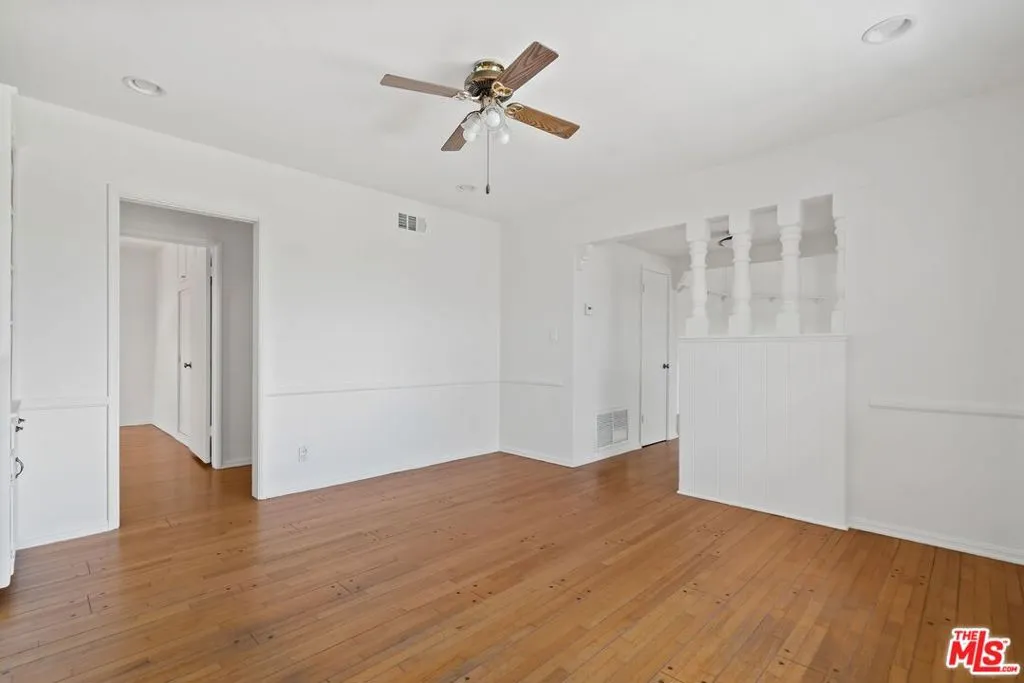 Los Angeles, California 90008, United States, 3 Bedrooms Bedrooms, ,2 BathroomsBathrooms,Residential,Active,196763