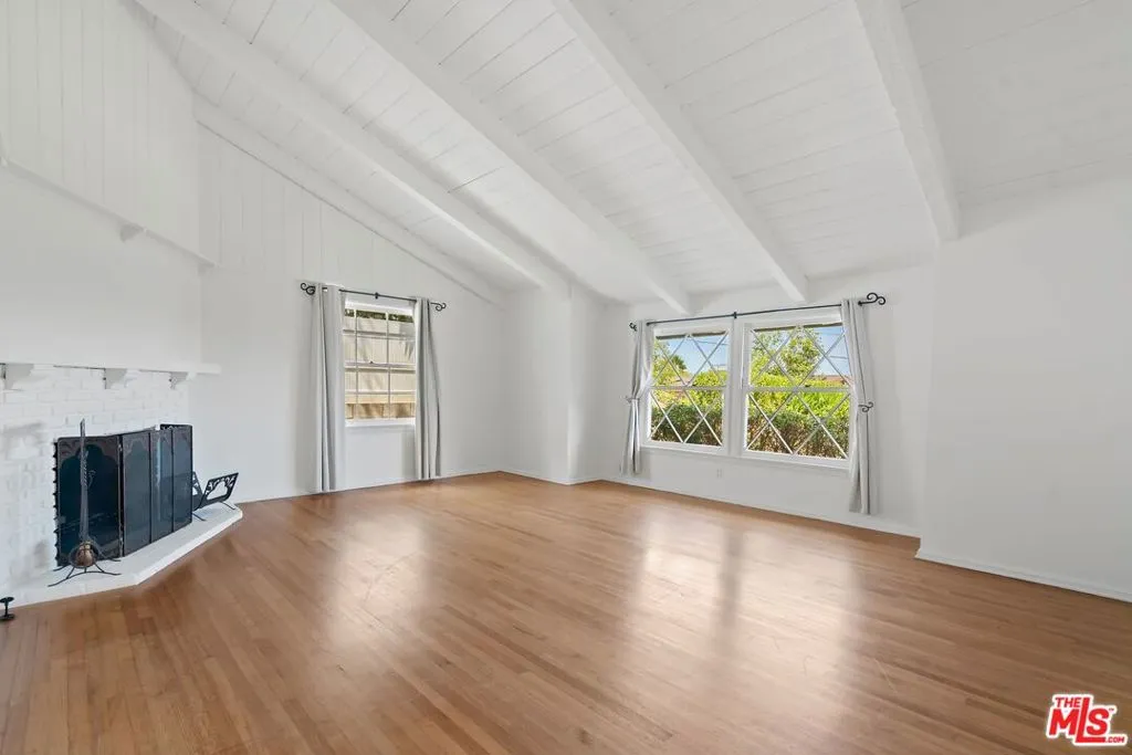 Los Angeles, California 90008, United States, 3 Bedrooms Bedrooms, ,2 BathroomsBathrooms,Residential,Active,196763