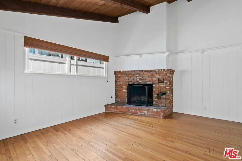 Los Angeles, California 90008, United States, 3 Bedrooms Bedrooms, ,2 BathroomsBathrooms,Residential,Active,196763