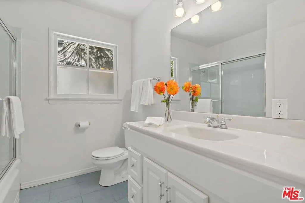 Los Angeles, California 90008, United States, 3 Bedrooms Bedrooms, ,2 BathroomsBathrooms,Residential,Active,196763