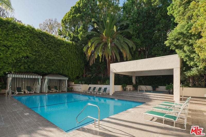 1131 Alta Loma Road 428