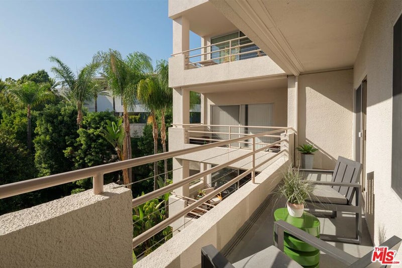 1131 Alta Loma Road 428