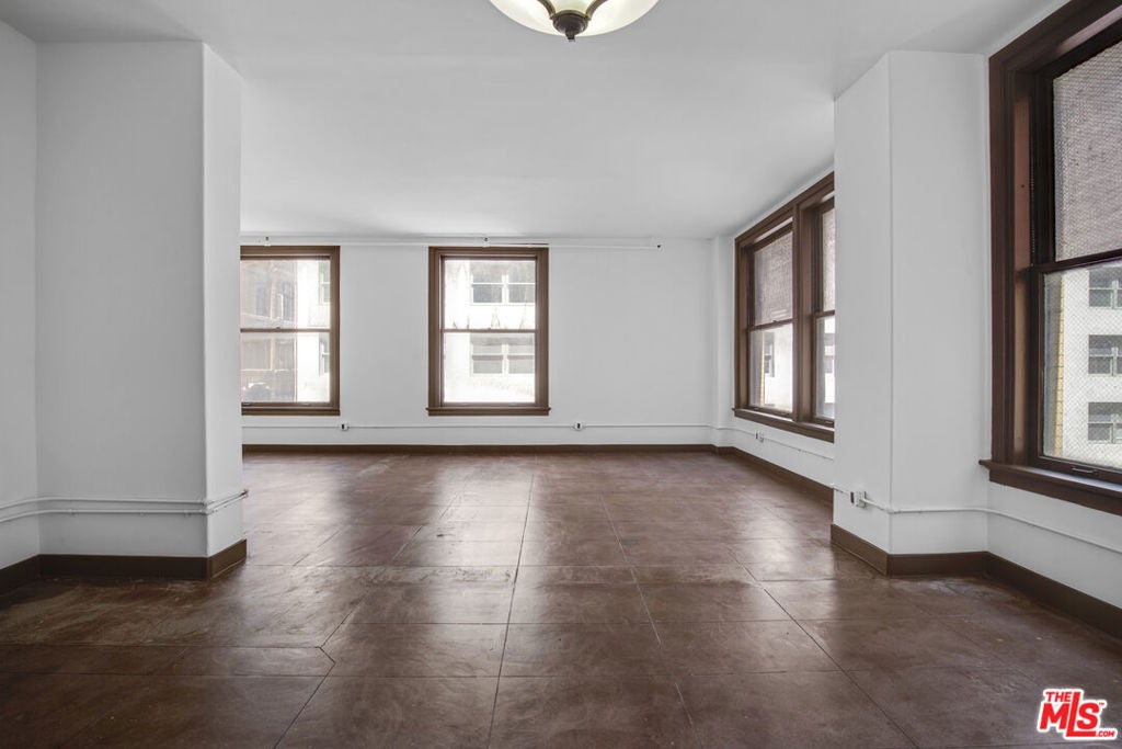 215 W 7th Street 602