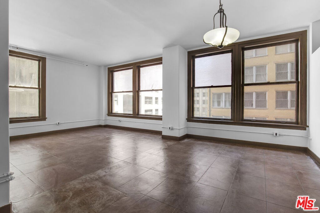 215 W 7th Street 602