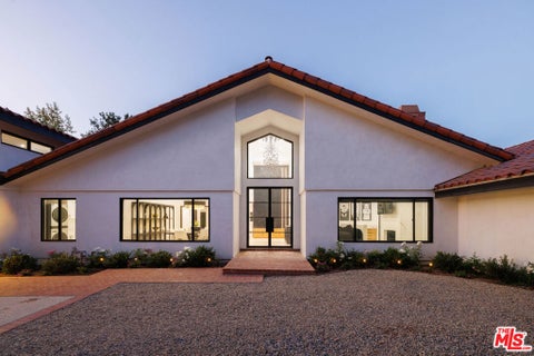 Photo of 1396 Kingsboro Court, Westlake Village, CA 91362 (MLS # 26939883)