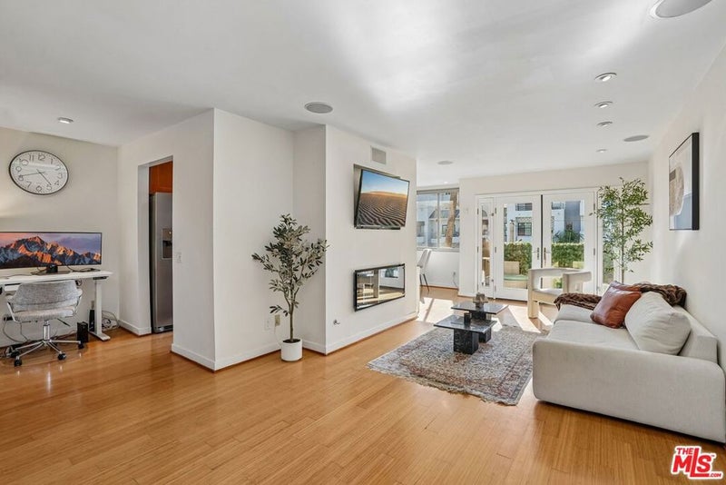 1124 N La Cienega Boulevard 301