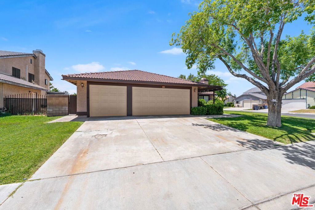 2838 W Ave J9