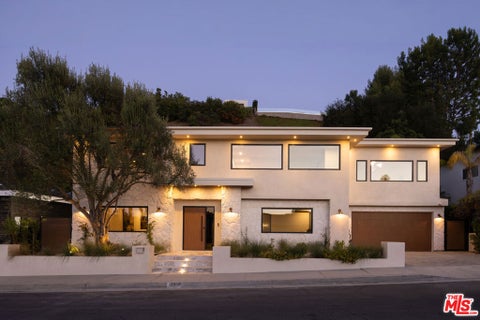 Photo of 2968 Dona Susana Drive, Los Angeles, CA 91604 (MLS # 26990329)