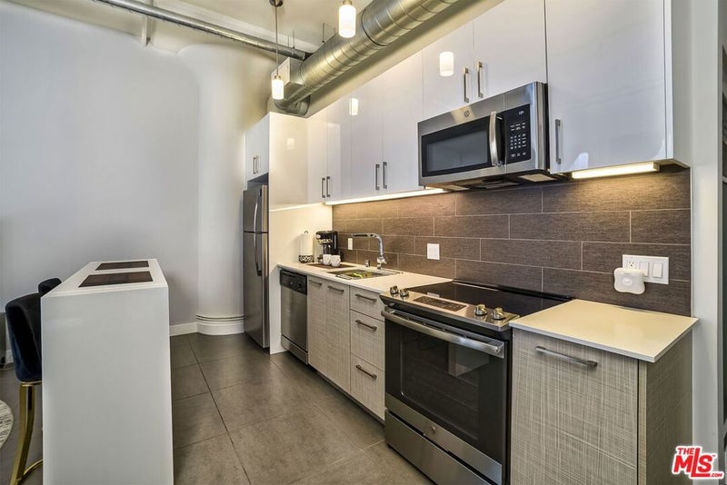 939 S Broadway 304