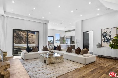 6696 Lakeridge Road Los Angeles CA 90068