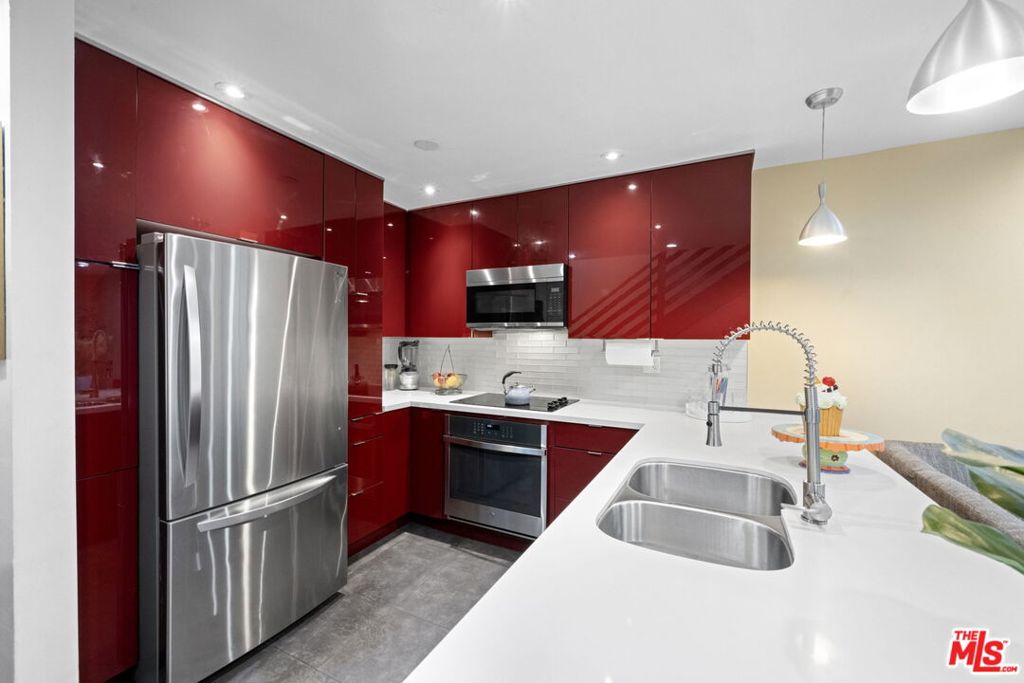 5951 Canterbury Drive 20