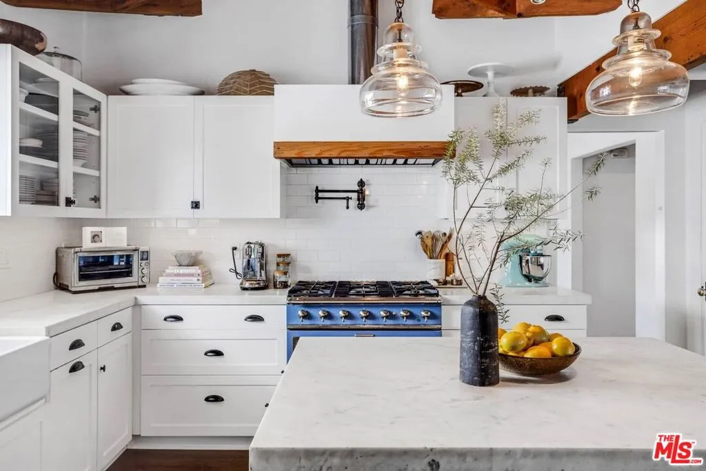 Los Angeles, California 90049, United States, 3 Bedrooms Bedrooms, ,3 BathroomsBathrooms,Residential,Active,224504