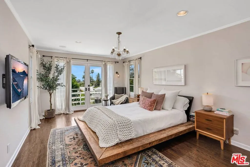 Los Angeles, California 90049, United States, 3 Bedrooms Bedrooms, ,3 BathroomsBathrooms,Residential,Active,224504