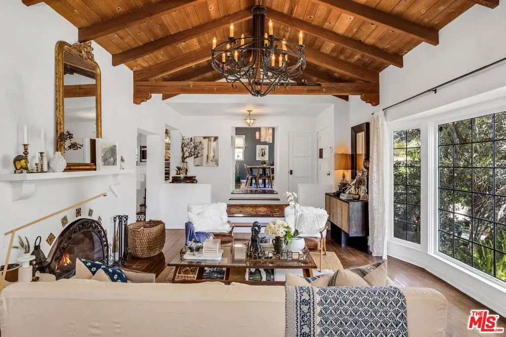 Los Angeles, California 90049, United States, 3 Bedrooms Bedrooms, ,3 BathroomsBathrooms,Residential,Active,224504