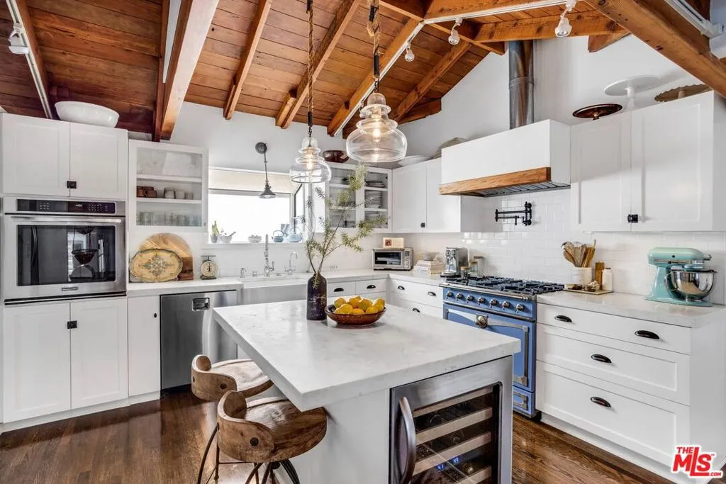 Los Angeles, California 90049, United States, 3 Bedrooms Bedrooms, ,3 BathroomsBathrooms,Residential,Active,224504