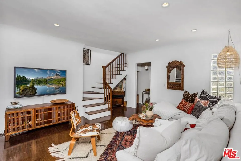 Los Angeles, California 90049, United States, 3 Bedrooms Bedrooms, ,3 BathroomsBathrooms,Residential,Active,224504