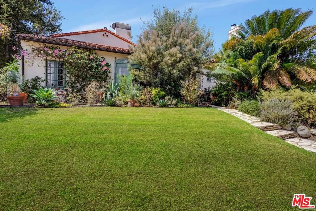 Los Angeles, California 90049, United States, 3 Bedrooms Bedrooms, ,3 BathroomsBathrooms,Residential,Active,224504