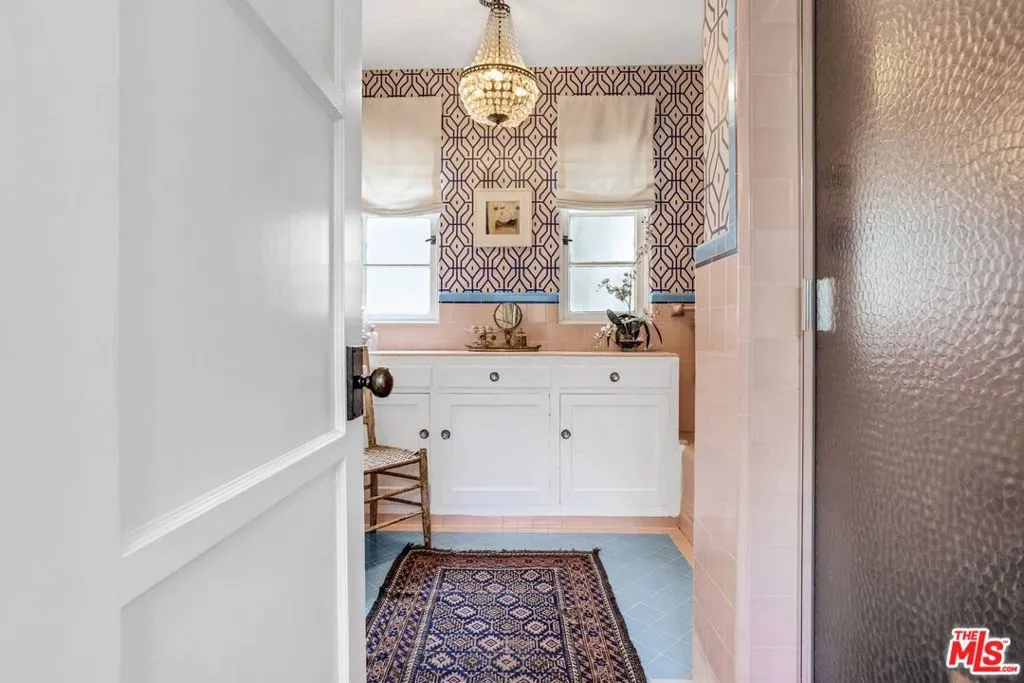 Los Angeles, California 90049, United States, 3 Bedrooms Bedrooms, ,3 BathroomsBathrooms,Residential,Active,224504