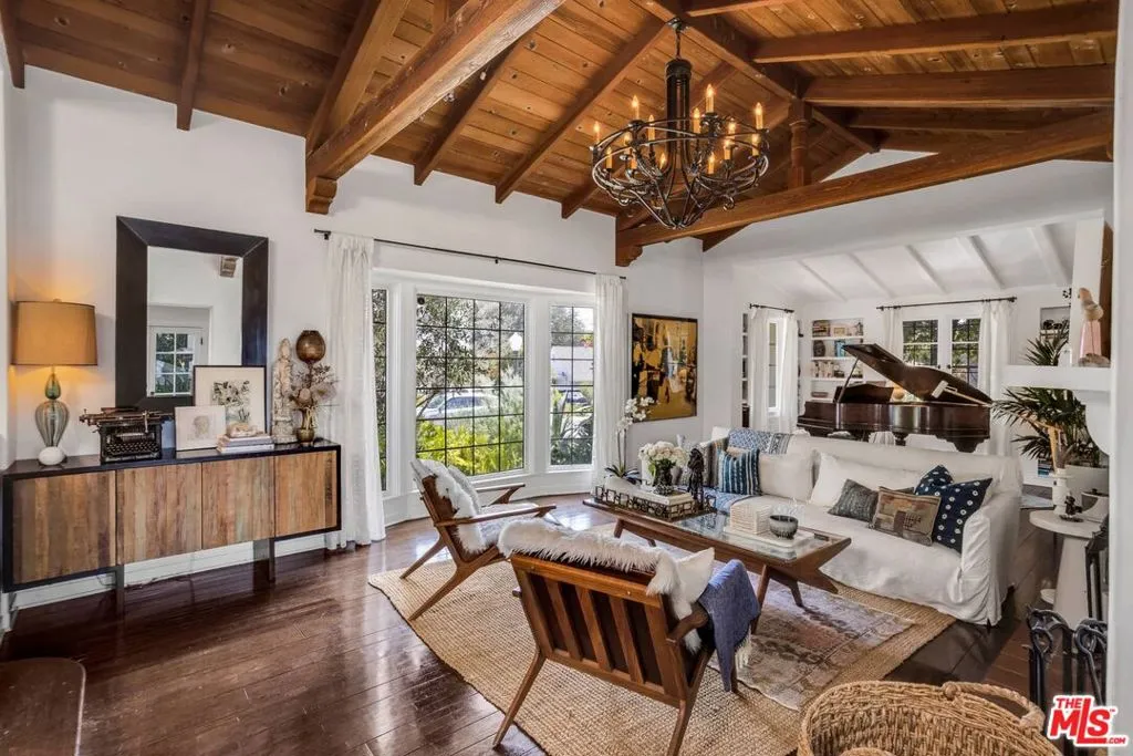 Los Angeles, California 90049, United States, 3 Bedrooms Bedrooms, ,3 BathroomsBathrooms,Residential,Active,224504