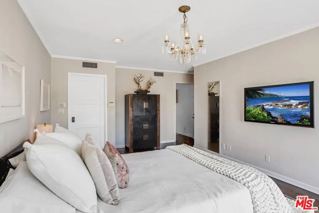 Los Angeles, California 90049, United States, 3 Bedrooms Bedrooms, ,3 BathroomsBathrooms,Residential,Active,224504