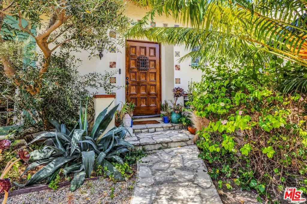 Los Angeles, California 90049, United States, 3 Bedrooms Bedrooms, ,3 BathroomsBathrooms,Residential,Active,224504