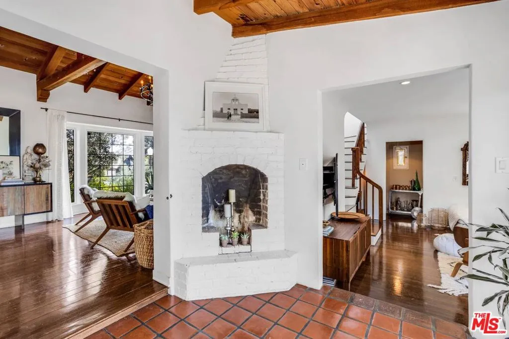 Los Angeles, California 90049, United States, 3 Bedrooms Bedrooms, ,3 BathroomsBathrooms,Residential,Active,224504