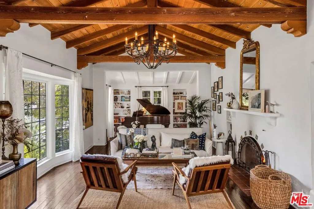 Los Angeles, California 90049, United States, 3 Bedrooms Bedrooms, ,3 BathroomsBathrooms,Residential,Active,224504