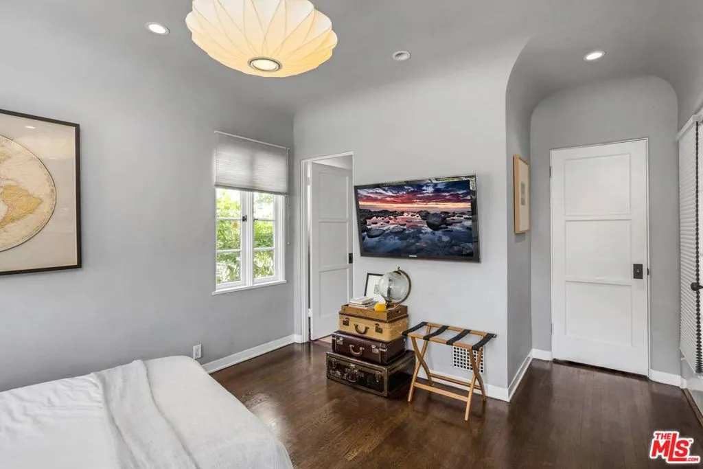 Los Angeles, California 90049, United States, 3 Bedrooms Bedrooms, ,3 BathroomsBathrooms,Residential,Active,224504